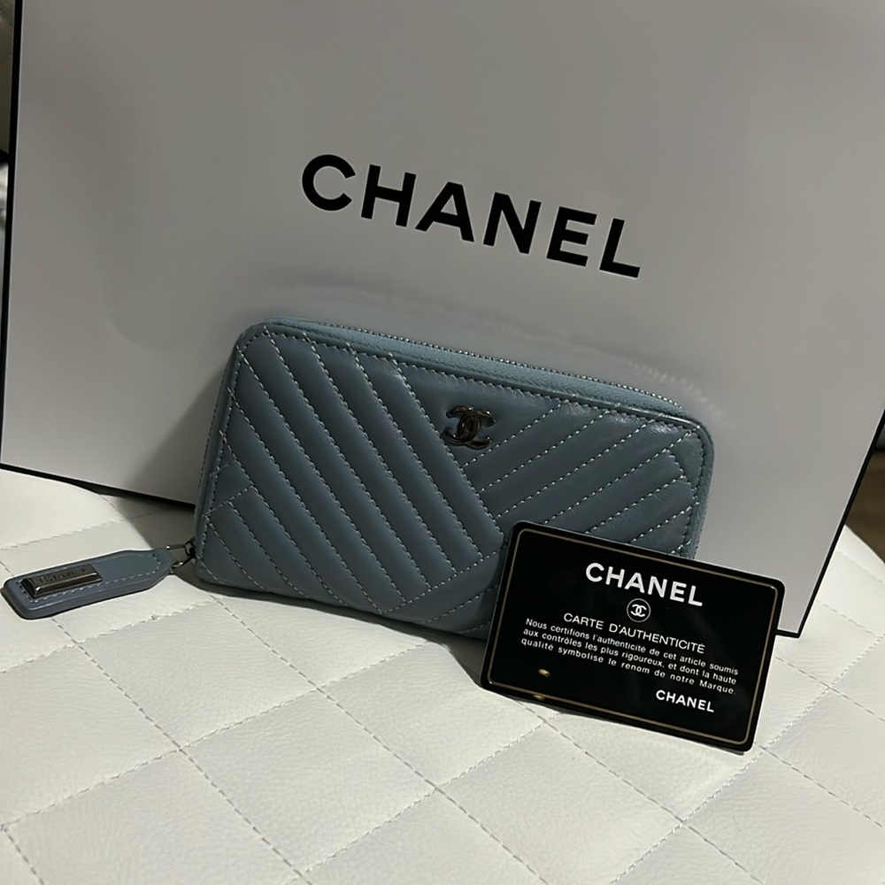 Quilt Chanel Wallet 🌺